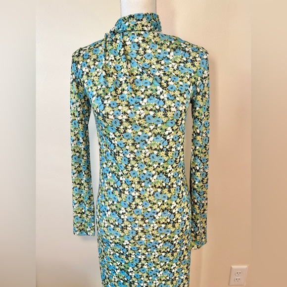 Zara Blogger Fave Green Floral High Neck Cut Out Open Back Fitted Midi Dress - Picture 6 of 11